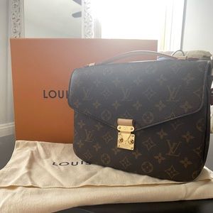 Louis Vuitton pochette metis monogram NEW